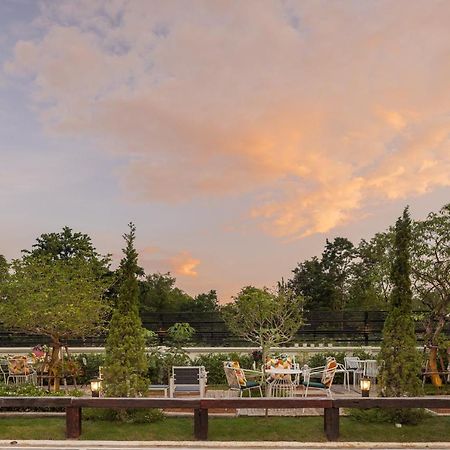 Picha Ville Resort Watthana Nakhon Esterno foto