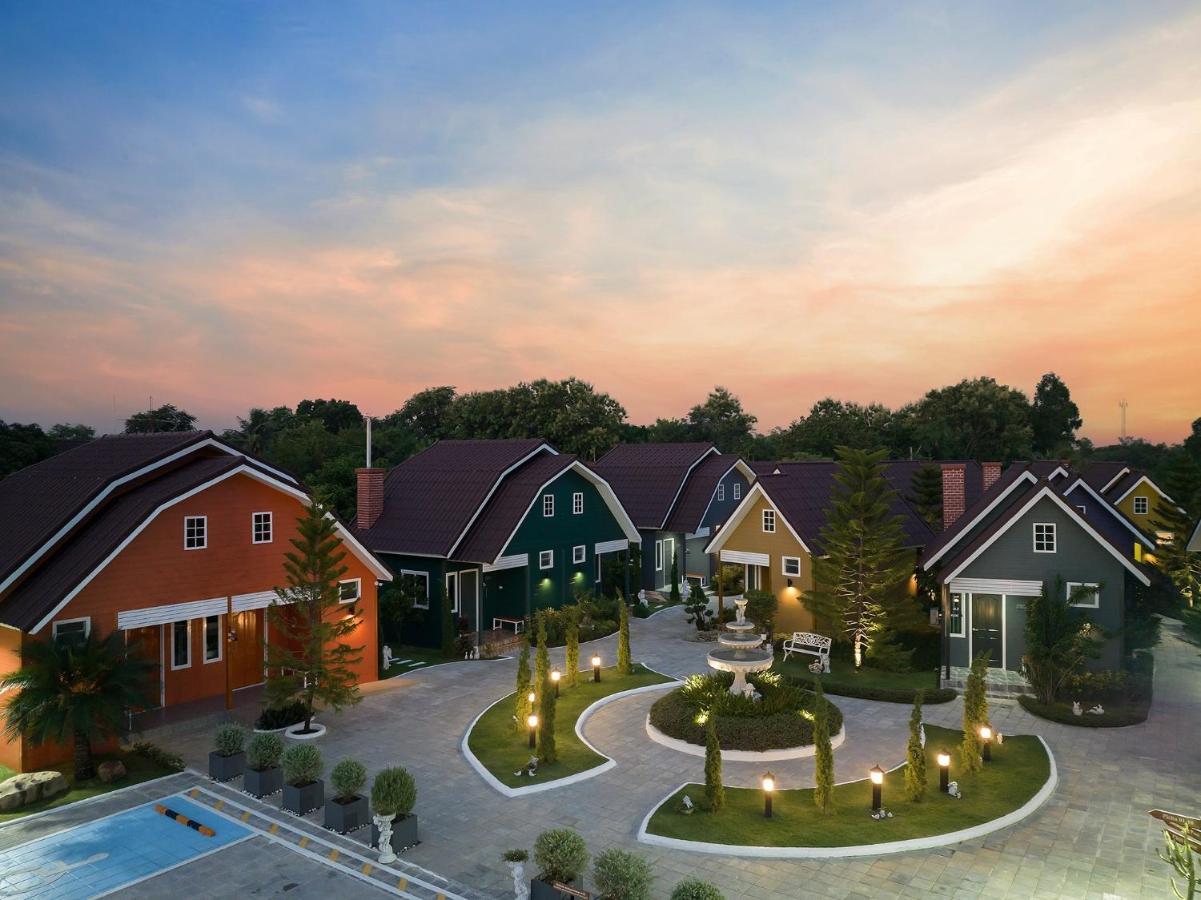 Picha Ville Resort Watthana Nakhon Esterno foto