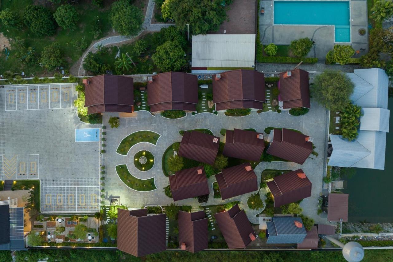 Picha Ville Resort Watthana Nakhon Esterno foto