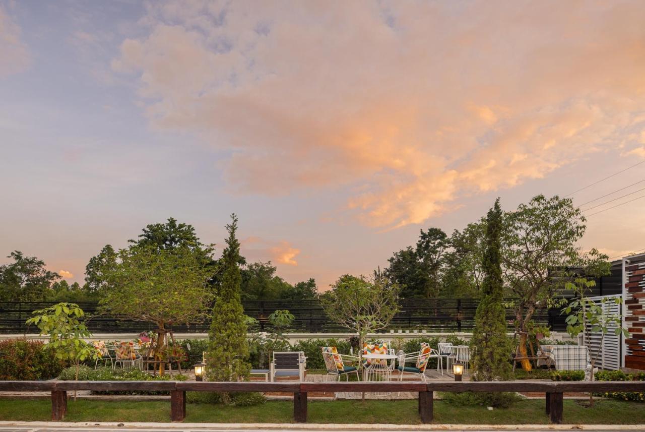 Picha Ville Resort Watthana Nakhon Esterno foto