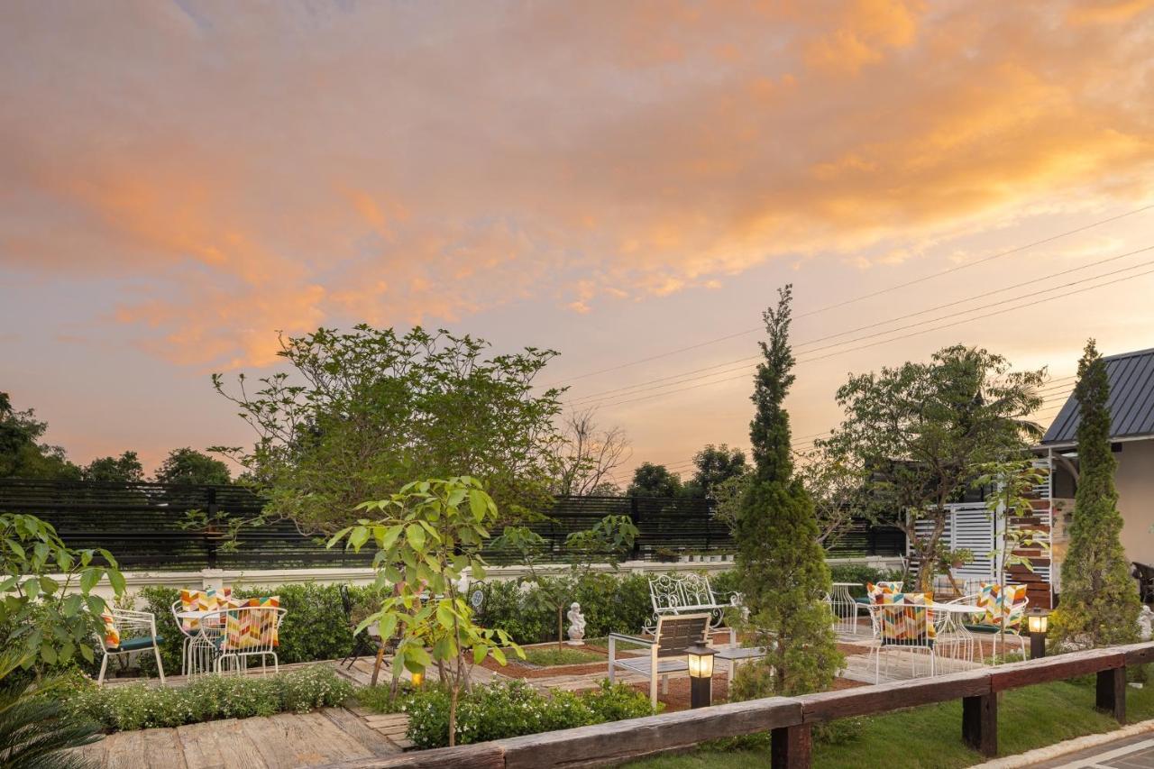 Picha Ville Resort Watthana Nakhon Esterno foto
